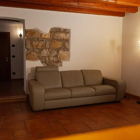 La Valle Dei Laghi Apartment *