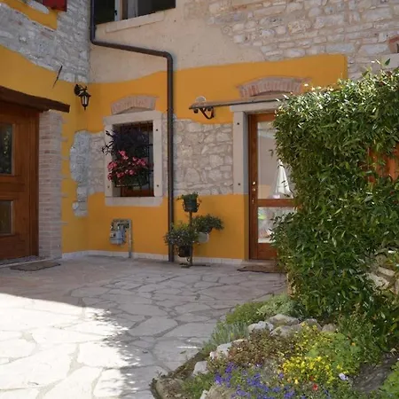 La Valle Dei Laghi Apartment