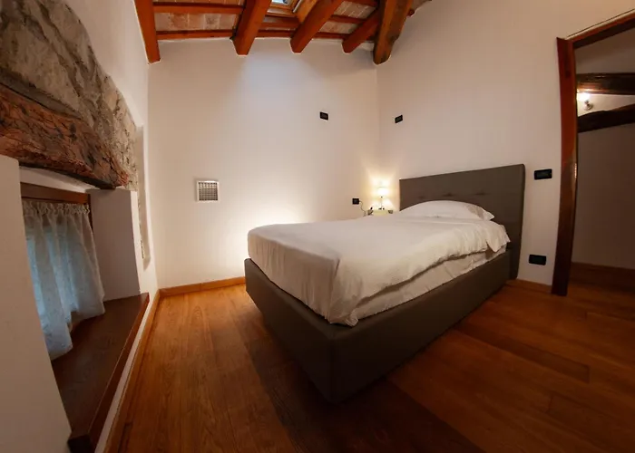 La Valle Dei Laghi Daire Revine Lago